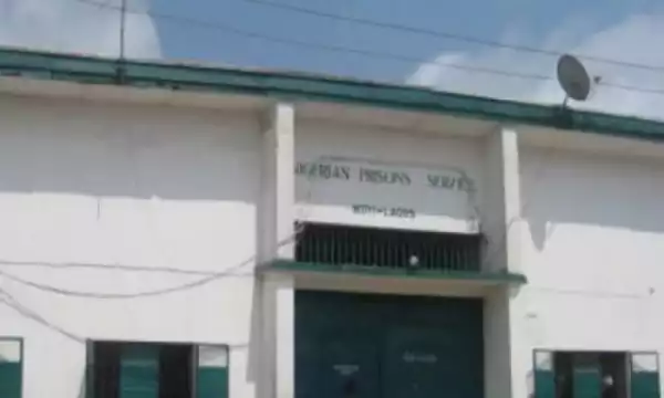 Police Officer Shoots His Wife Dead In Ikoyi Prison Barracks, Kills Himself